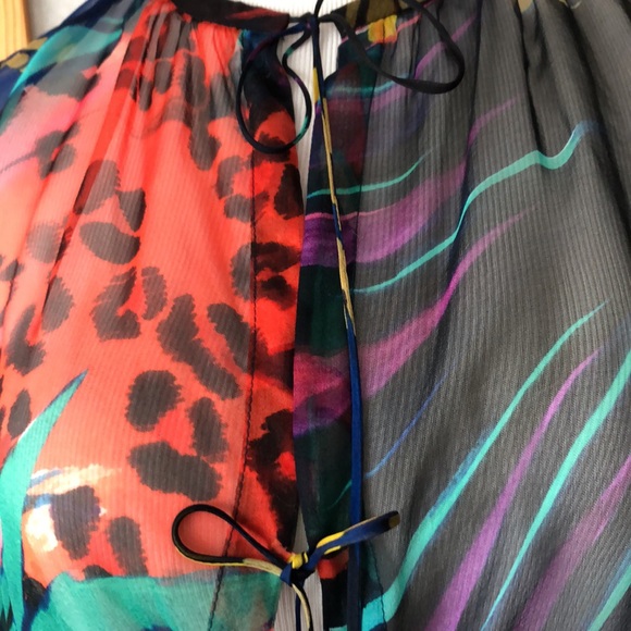 Salvatore Ferragamo Silk Sheer blouse, hardly worn size 38 4/6 mixed colors - Picture 2 of 12